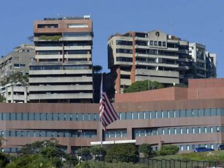 Estados Unidos suspende temporalmente las operaciones de su embajada en Caracas