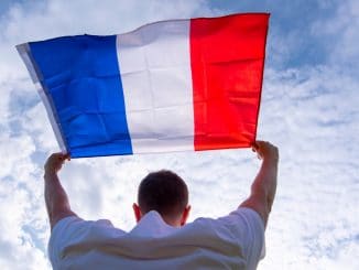 Francia concede la nacionalidad a los trabajadores extranjeros en la línea de fuego de la pandemia